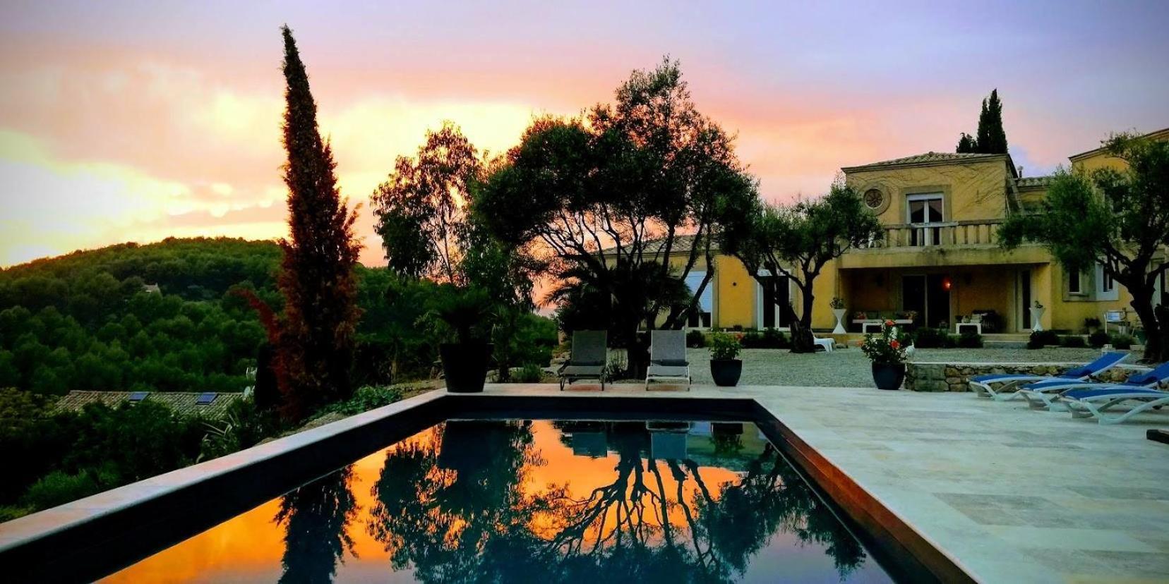 Castel'Lodge Le Beausset Exterior photo